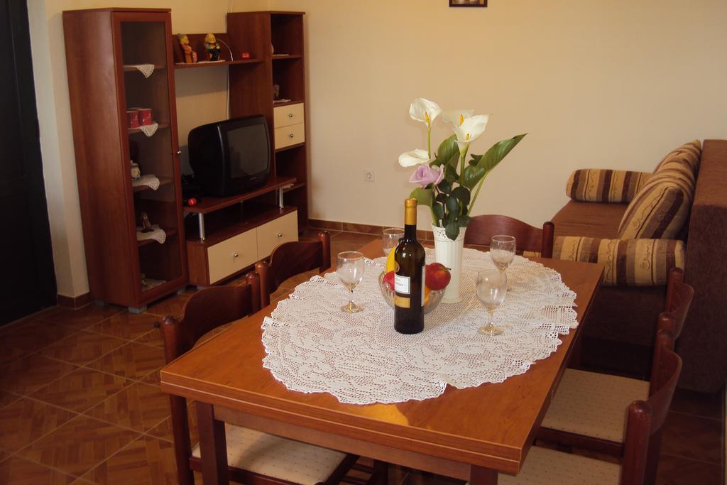 Milutinov Dvor Apartments ヴーシ エクステリア 写真