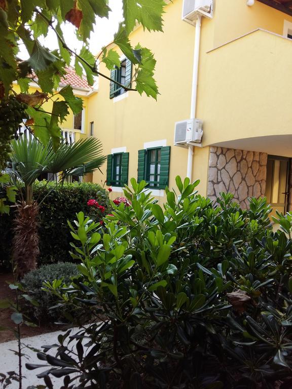 Milutinov Dvor Apartments ヴーシ エクステリア 写真